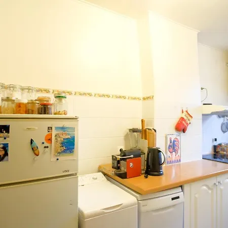 Apartment Near Buttes-Chaumont Park باريس